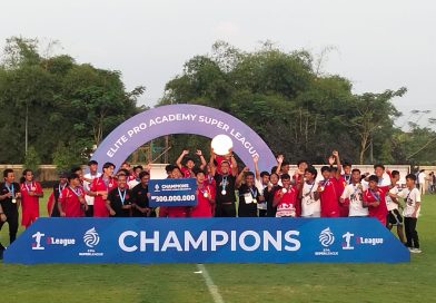 Persija merayakan gelar juara EPA Super League U20